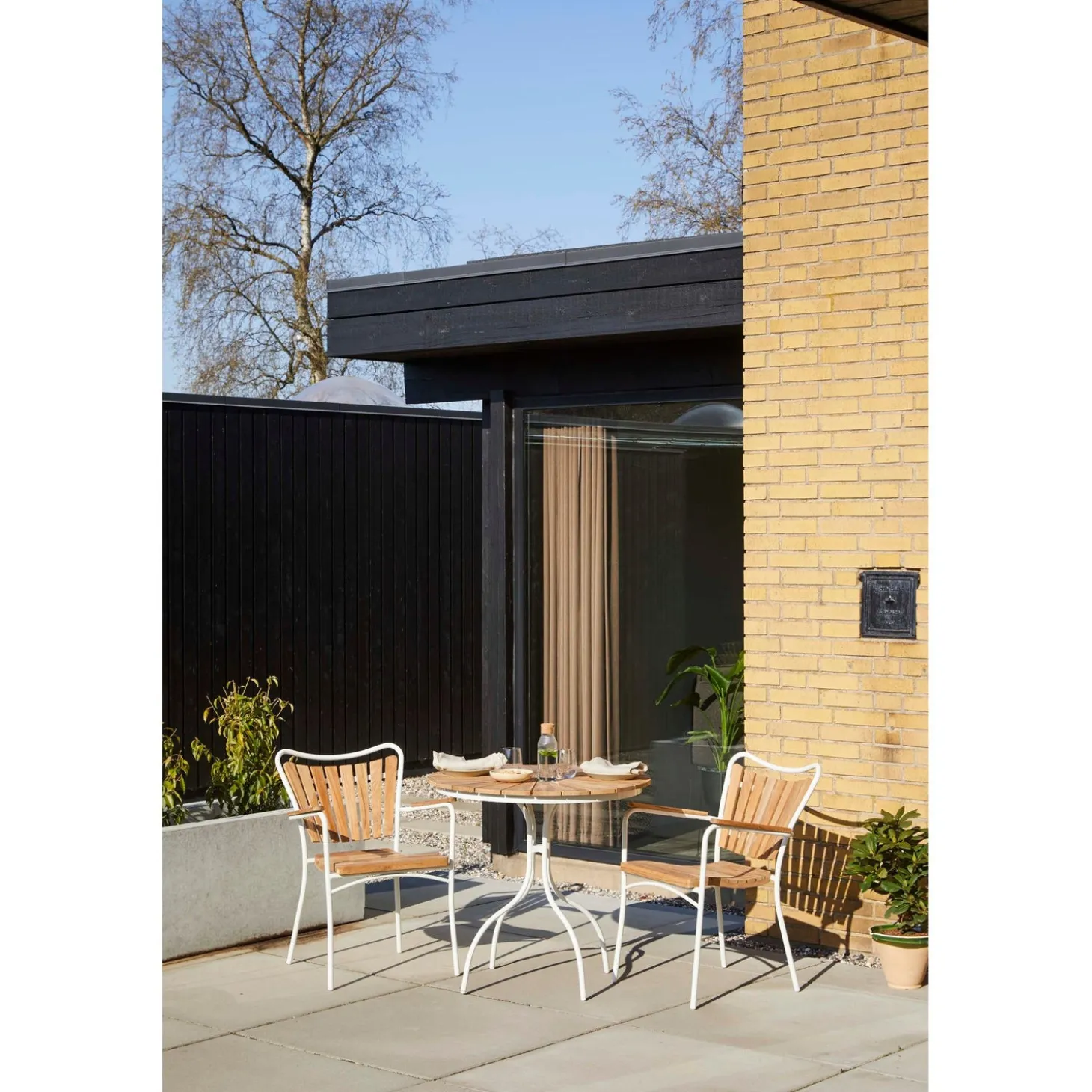 Ellen Cafébord Ø80cm i Teak och Aluminium Vit