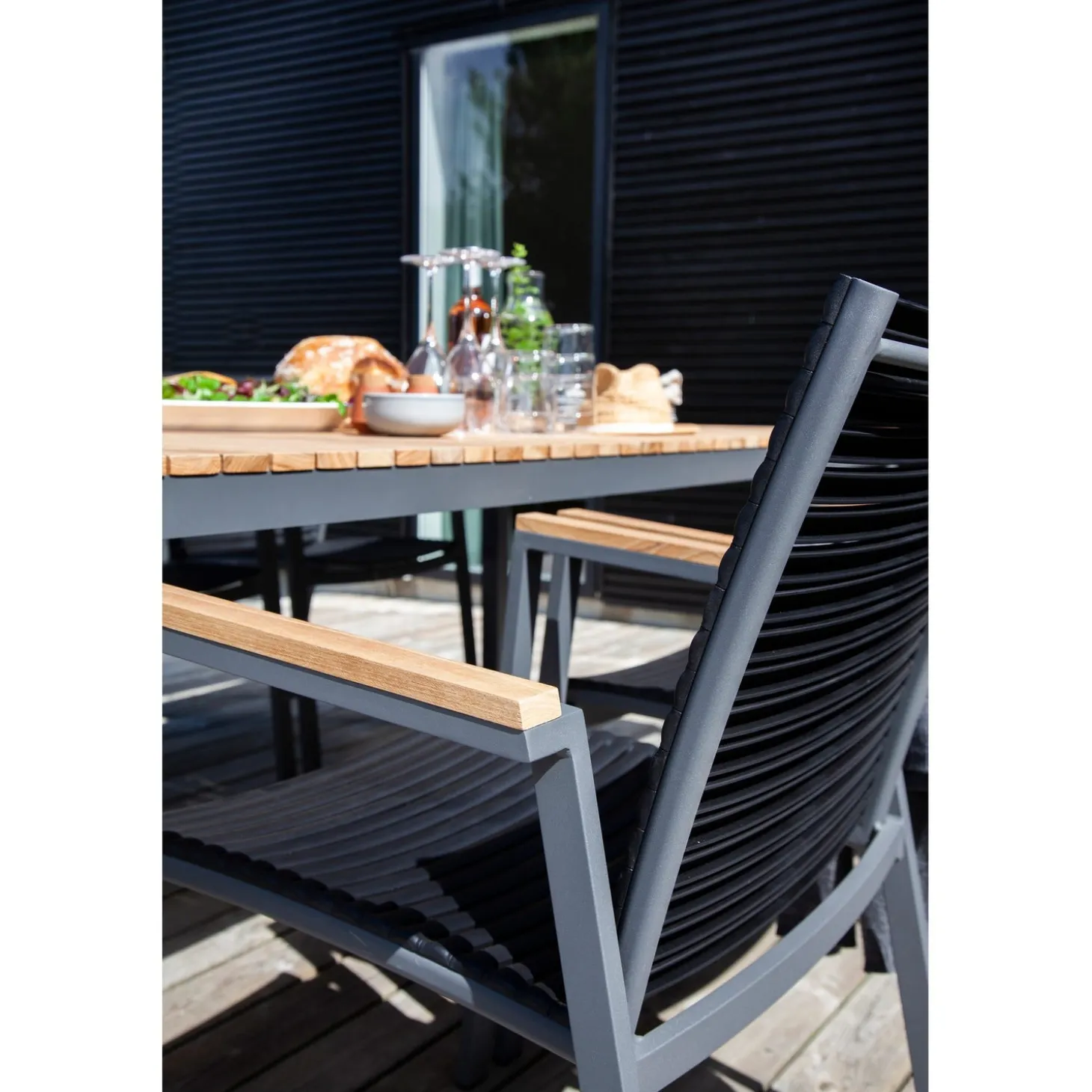 Mood Extreme Trädgårdsstol i Teak och Antracit Aluminium Smala lameller