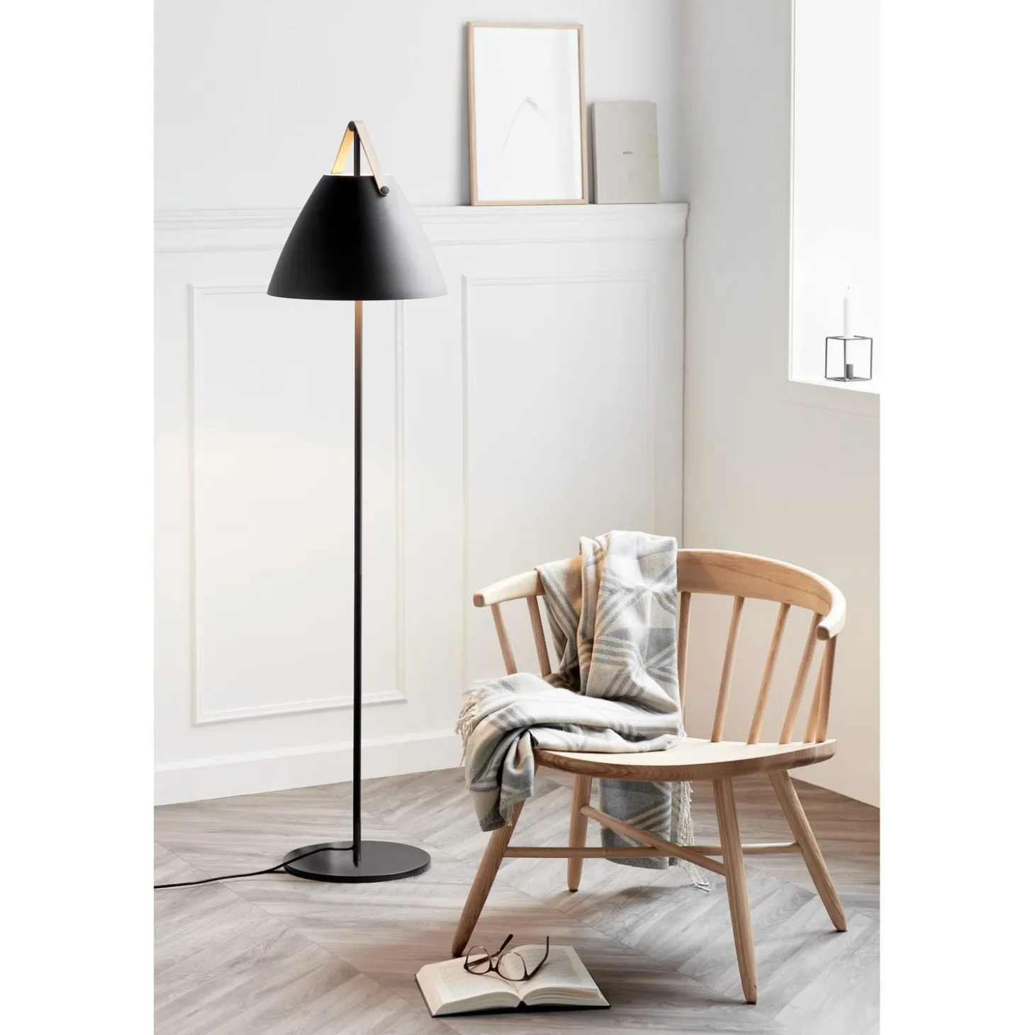 Strap Golvlampa Svart