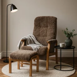Bergen Reclinerfåtölj ink Pall Fårskinn Sahara
