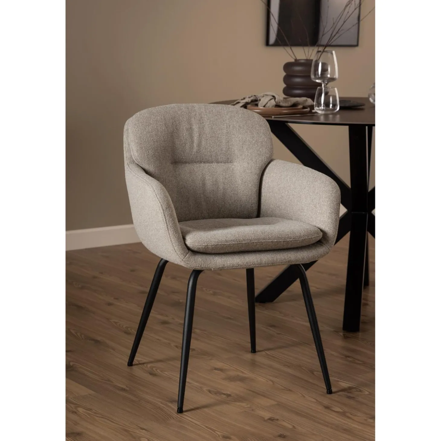 Charlize Karmstol Alea tyg Beige
