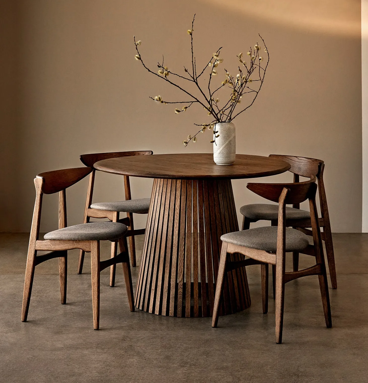 Dominus Matbord Rund 120 cm Smoked Oak