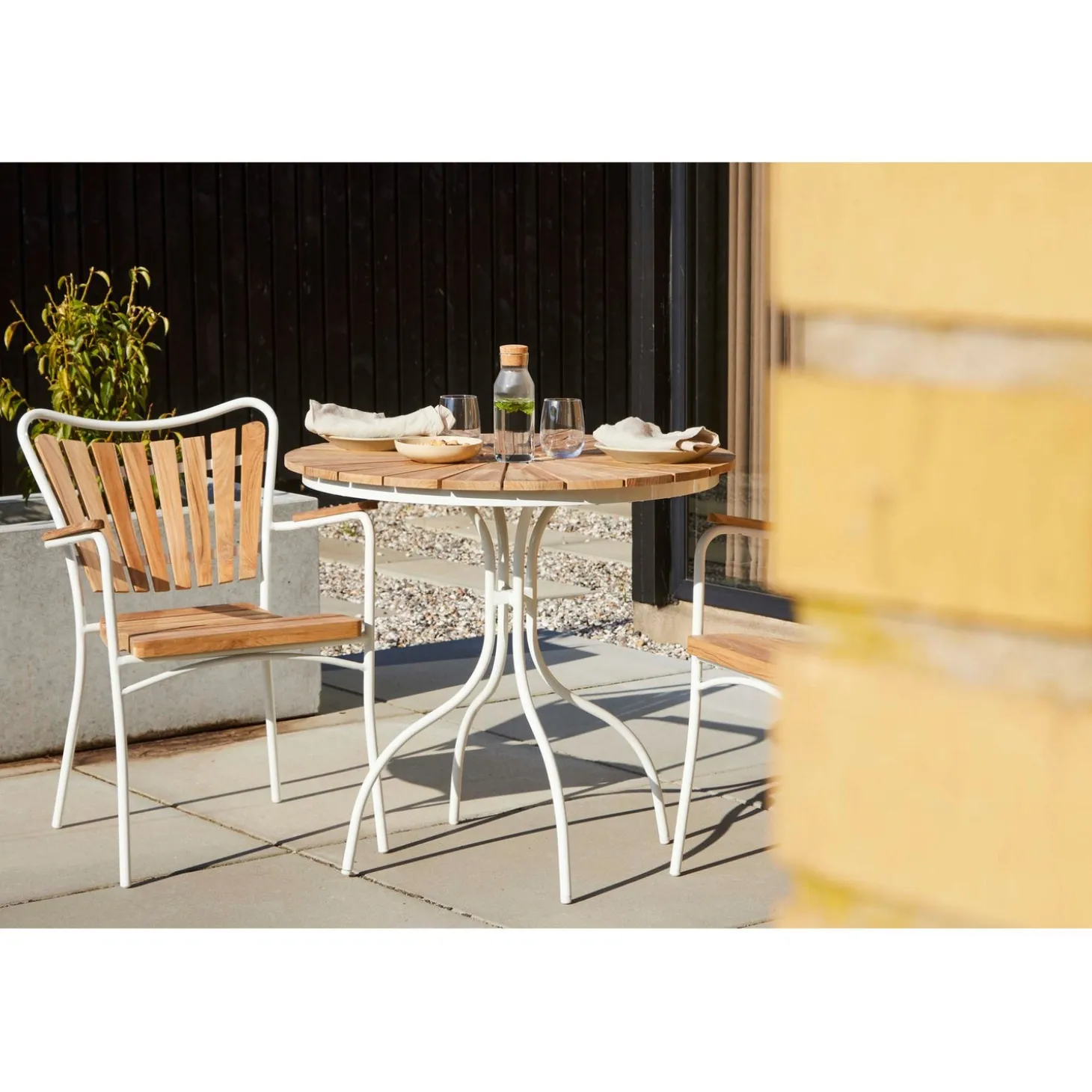 Ellen Trädgårdsstol i Teak och Aluminium Vit