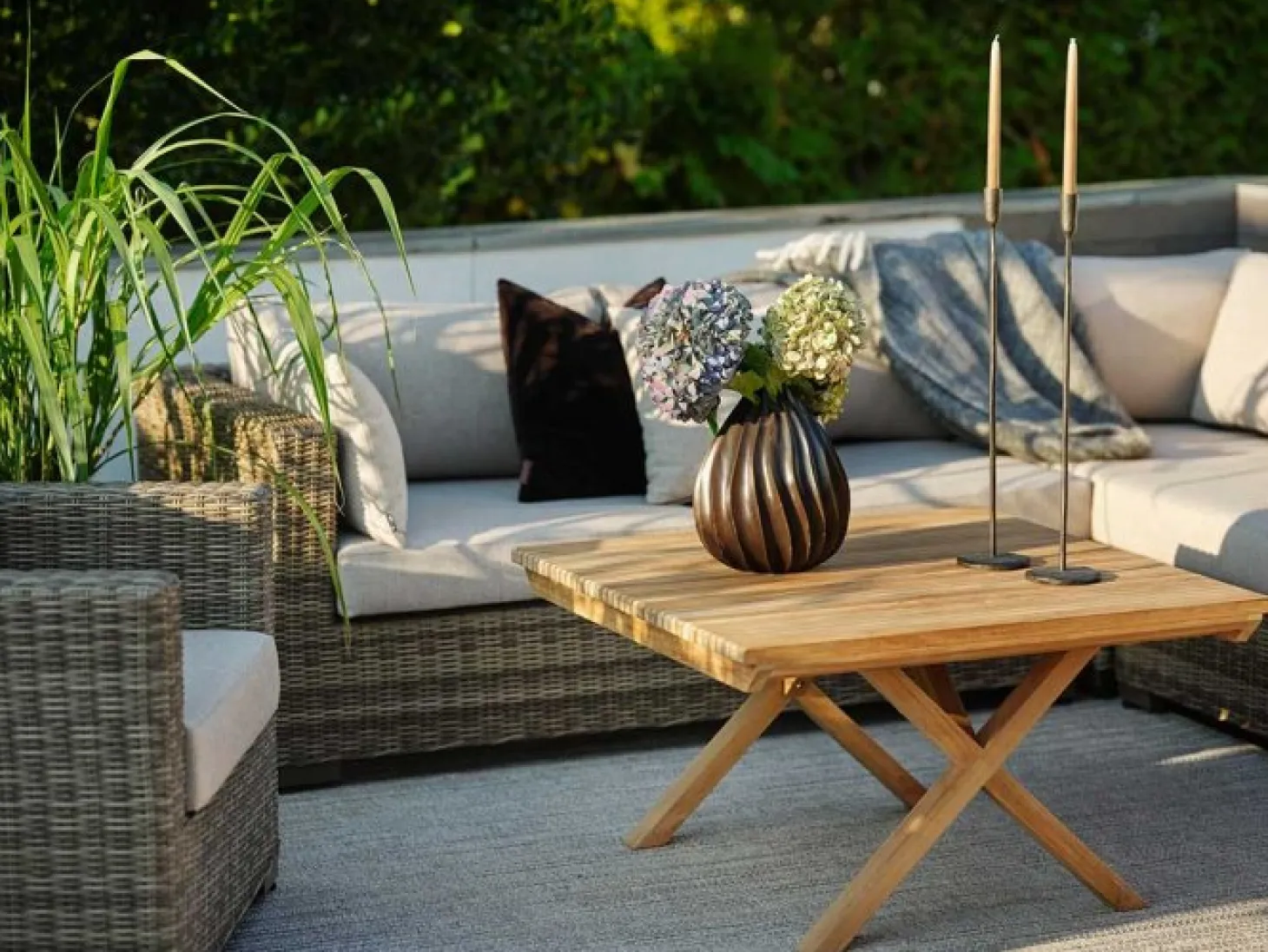 Julita Soffbord 90x90 Teak