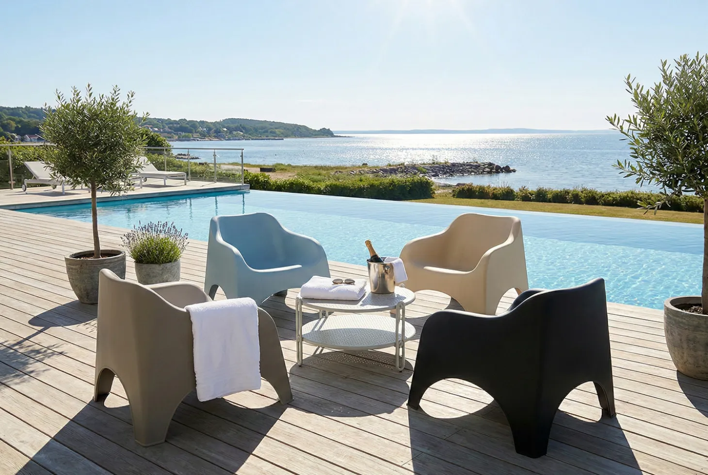 Kumo Loungefåtölj Taupe