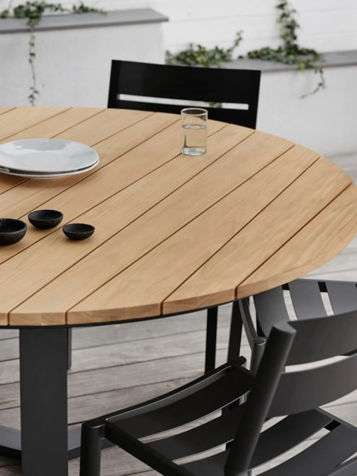 Laurion Matbord 150 cm Rund Teak/Svart