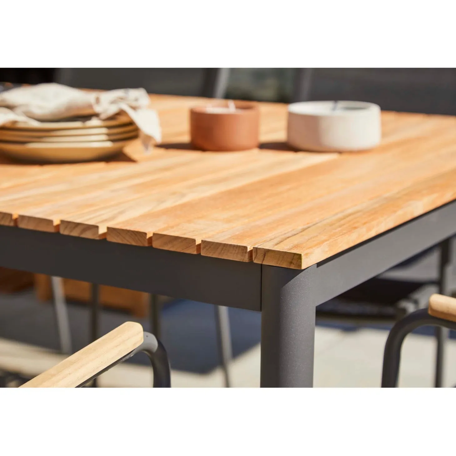 Mood Classic Trädgårdsbord i Teak/Antracit Aluminium 167x100 cm