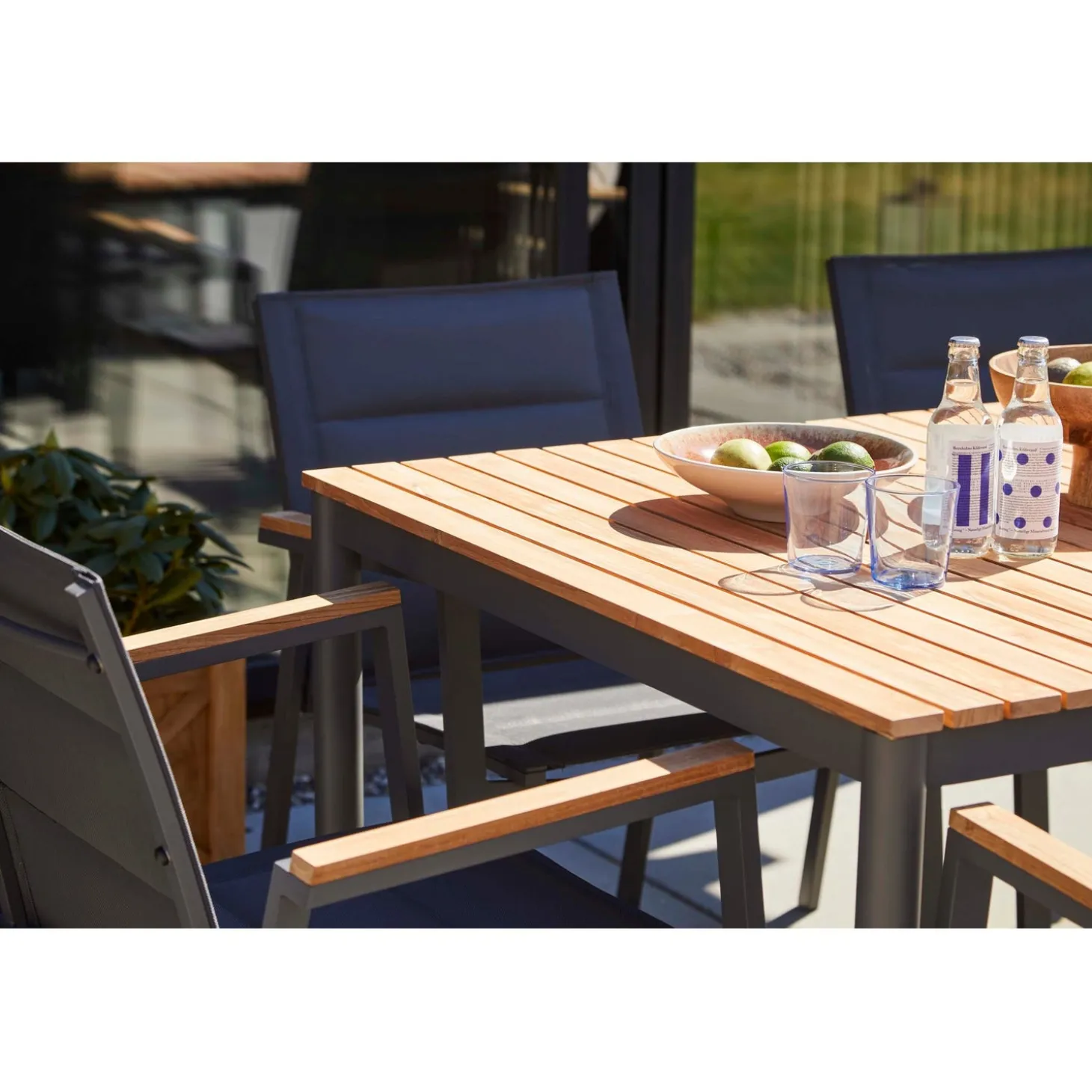 Mood Classic Trädgårdsbord i Teak/Antracit Aluminium 167x100 cm