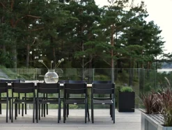 Naos Matgrupp 100x220-320 cm ink Delia Karmstolar Svart/Teak