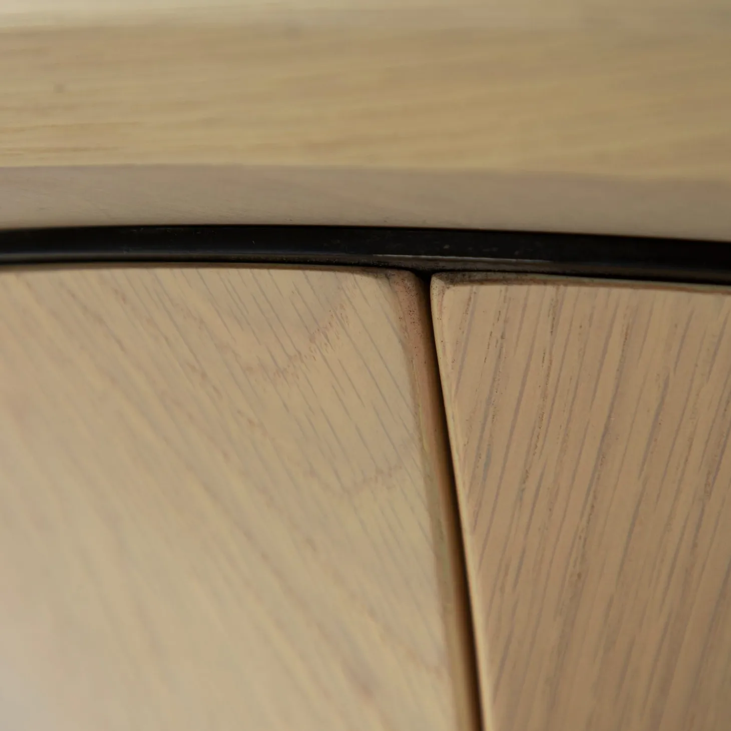 Root Sidobord Light Oak