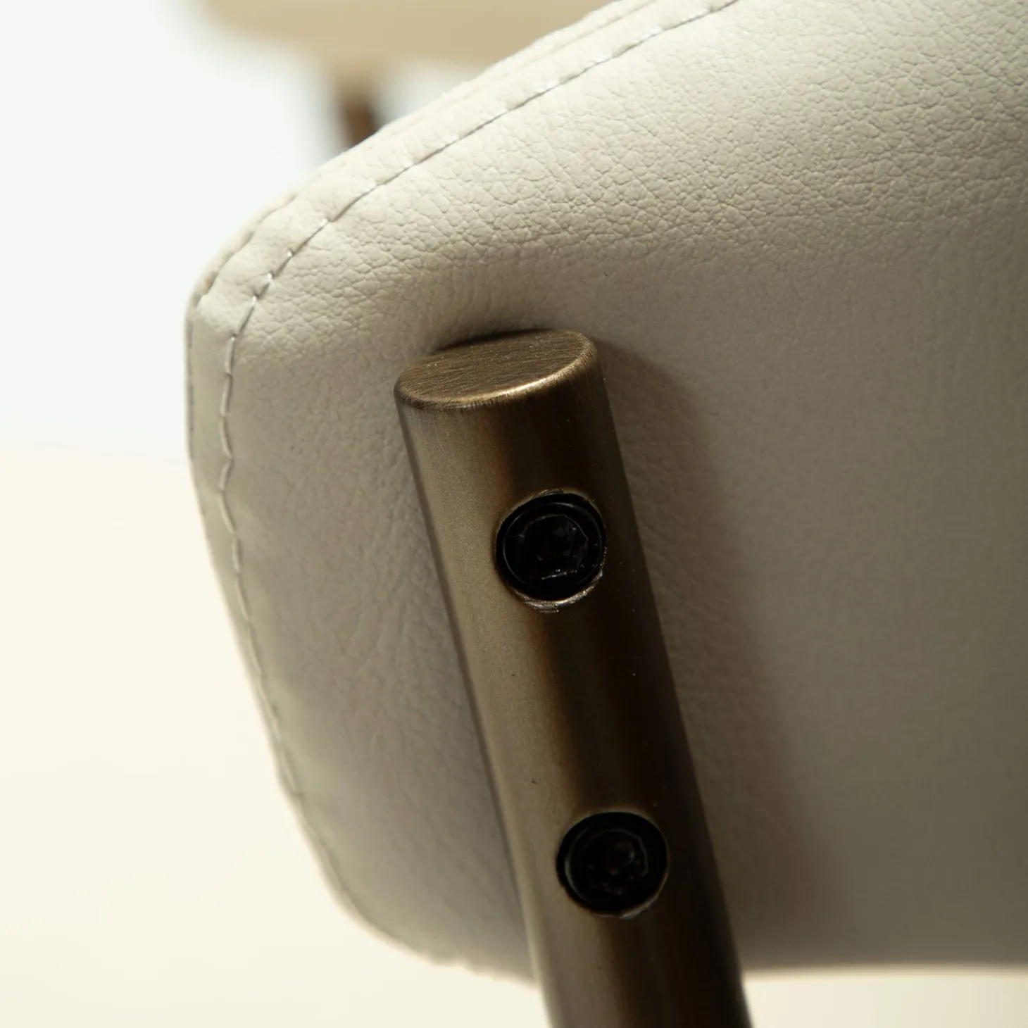 Zone Stol Frosted Almond Art.Leather